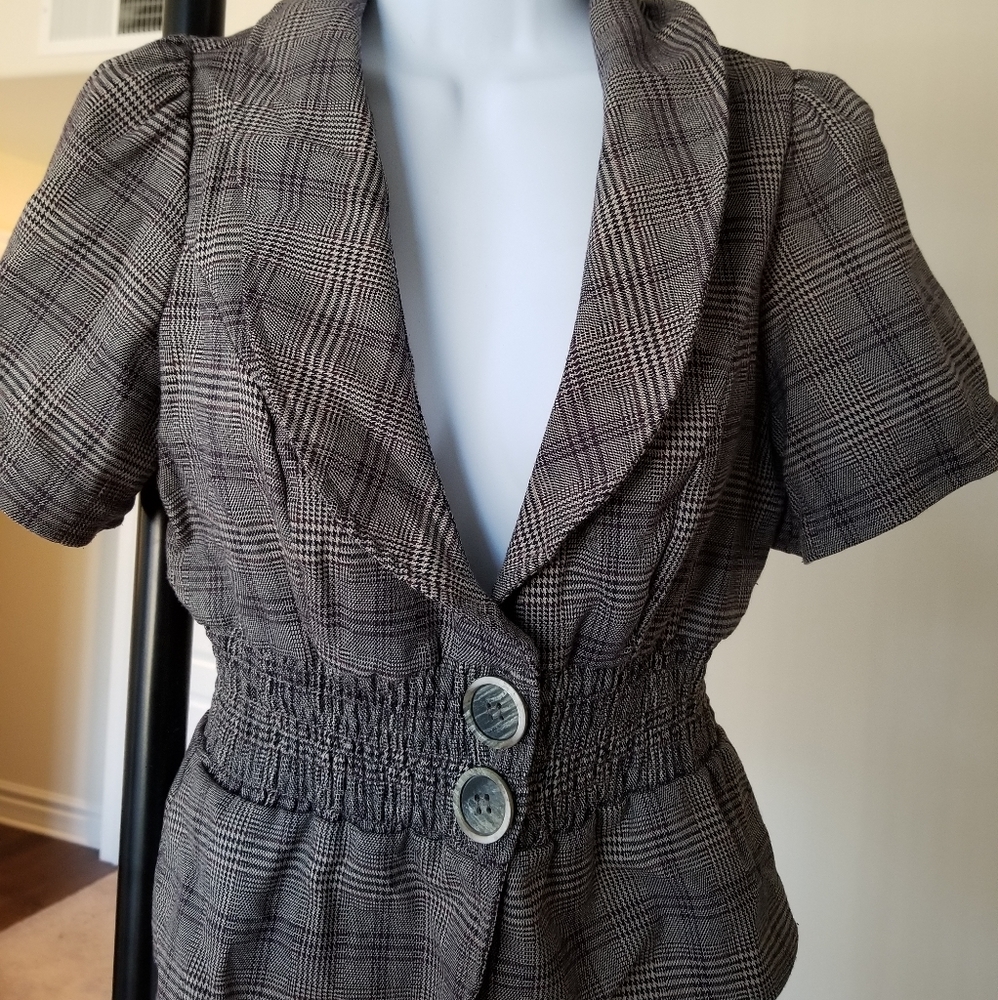 PLAID SHORT SLEEVE PEPLUM BLAZER